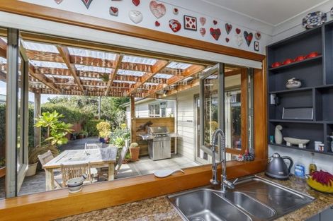 Photo of property in 38 Winston Avenue, Hokowhitu, Palmerston North, 4410