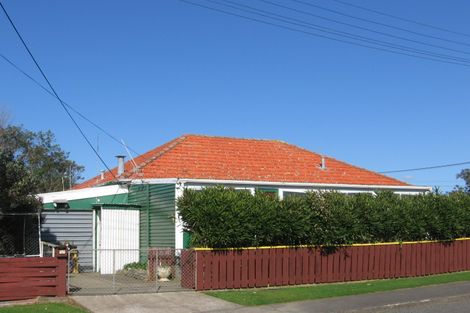 Photo of property in 2 Churchill Crescent, Foxton, 4814