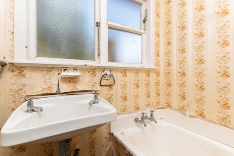 Photo of property in 10 Berkshire Grove, Cannons Creek, Porirua, 5024