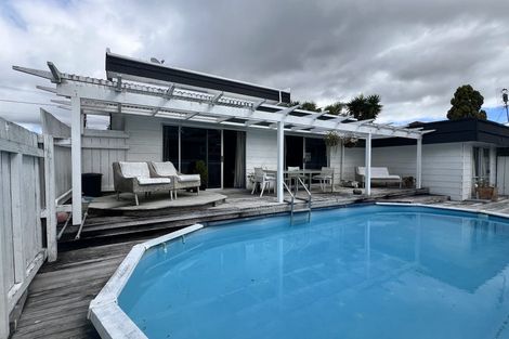 Photo of property in 607 Beach Road, Rothesay Bay, Auckland, 0630