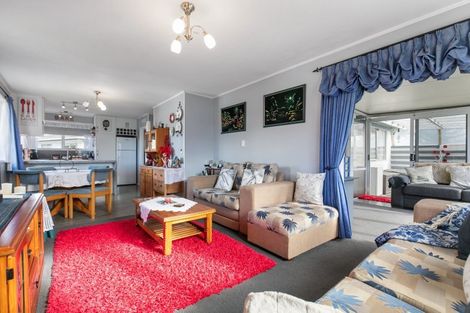 Photo of property in 10 Lipton Grove, Opaheke, Papakura, 2113