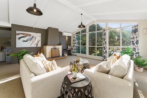 Photo of property in 18 Island View Terrace, Waikanae Beach, Waikanae, 5036