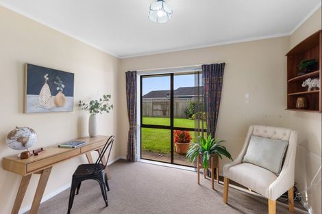 Photo of property in 14 Easton Way, Levin, 5510