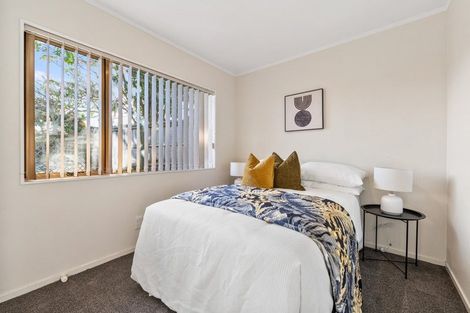 Photo of property in 28 Ginders Drive, Massey, Auckland, 0614