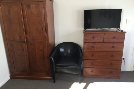 Photo of property in 8c Schnapper Rock Road, Schnapper Rock, Auckland, 0632