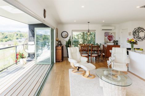 Photo of property in 121 Cashmere Drive, Fitzherbert, Palmerston North, 4410