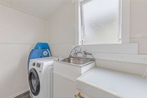 Photo of property in 32 Pendarves Street, New Plymouth, 4310