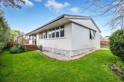 Photo of property in 8 Tawa Place, Waiuku, 2123