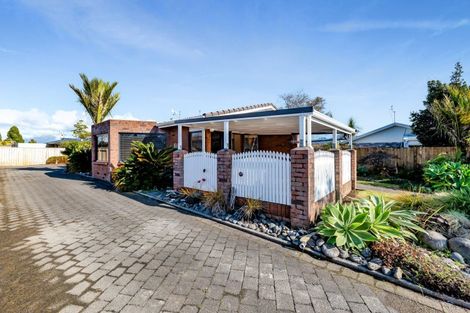 Photo of property in 8 Argyle Place, Highlands Park, New Plymouth, 4312