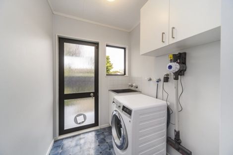 Photo of property in 75 Geraldine Crescent, Cloverlea, Palmerston North, 4412