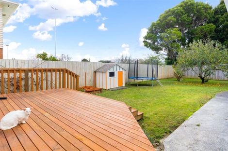 Photo of property in 17 Albert Road, Kelston, Auckland, 0602