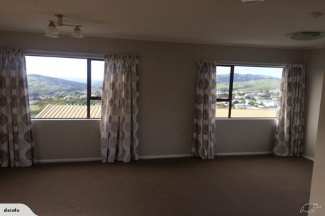 Photo of property in 18 Rice Crescent, Newlands, Wellington, 6037