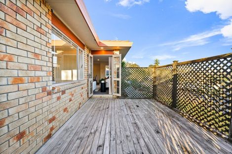 Photo of property in 28 Ginders Drive, Massey, Auckland, 0614