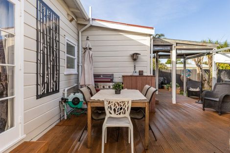 Photo of property in 12 Kinross White Street, Napier South, Napier, 4110