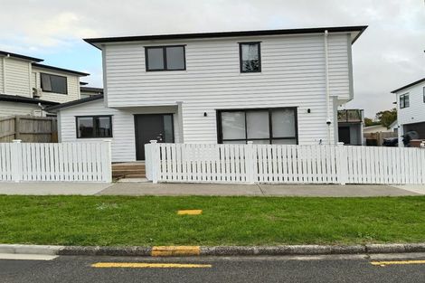 Photo of property in 13e Windermere Crescent, Blockhouse Bay, Auckland, 0600