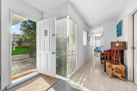 Photo of property in 14a Hinekohu Street, New Lynn, Auckland, 0600