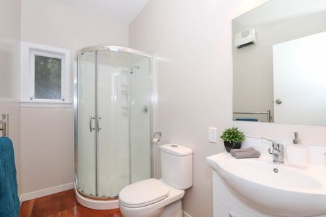 Photo of property in 70 Kelburn Parade, Kelburn, Wellington, 6012