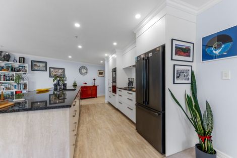 Photo of property in 1c Queen Street, New Plymouth, 4310