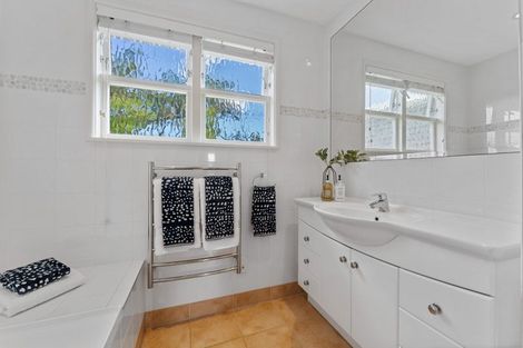 Photo of property in 631 Beach Road, Rothesay Bay, Auckland, 0630