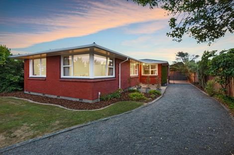 Photo of property in 16 Clipper Place, Redwood, Christchurch, 8051