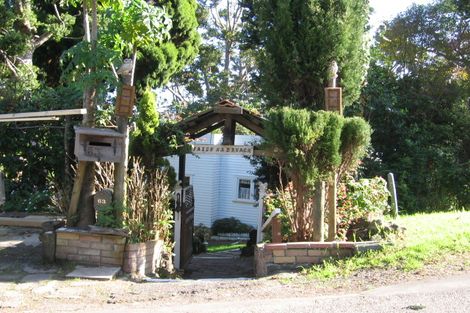 Photo of property in 63 Kauri Point Road, Laingholm, Auckland, 0604