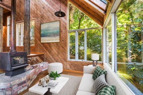 Photo of property in 40 Otitori Bay Road, Titirangi, Auckland, 0604