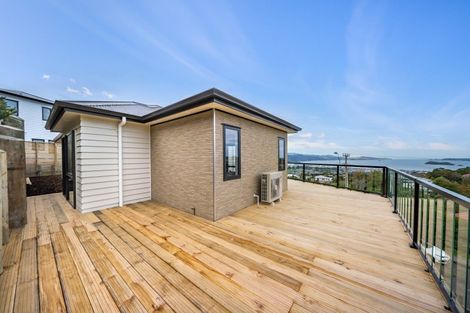 Photo of property in 14 Poto Road, Normandale, Lower Hutt, 5010