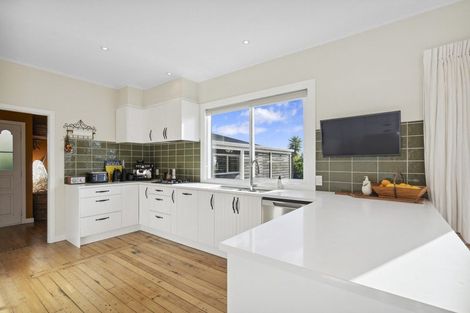 Photo of property in 53 Seaview Road, Paremata, Porirua, 5024