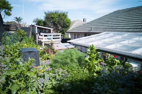 Photo of property in 1/102 Beresford Street, Bayswater, Auckland, 0622