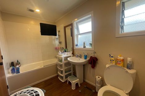 Photo of property in 31 Durham Street, Te Atatu Peninsula, Auckland, 0610