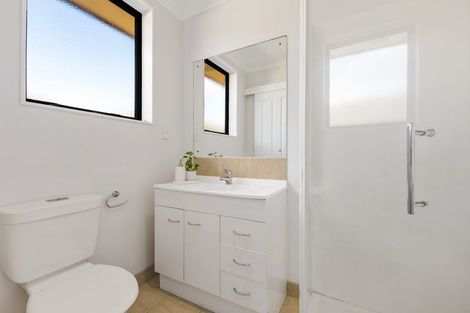 Photo of property in 185 Keri Vista Rise, Papakura, 2110