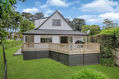 Photo of property in 100 Eugenia Rise, Goodwood Heights, Auckland, 2105
