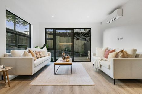 Photo of property in 43 Oteha Valley Road, Northcross, Auckland, 0632