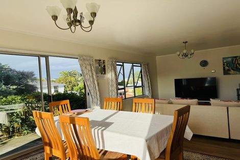 Photo of property in 2/56 Marriott Road, Pakuranga, Auckland, 2010