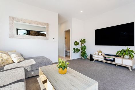 Photo of property in 15 Pakoro Close, Hobsonville, Auckland, 0618