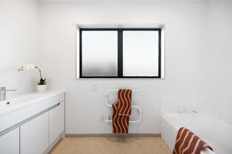 Photo of property in 32 Moreland Avenue, Pukete, Hamilton, 3200