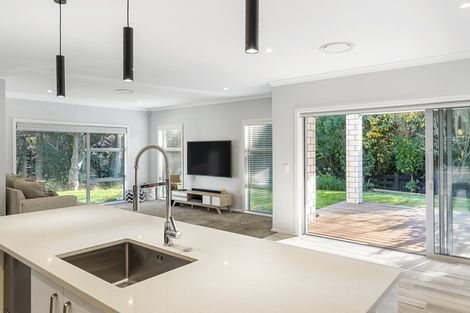 Photo of property in 2 Stoneleigh Grove, Paraparaumu, 5032