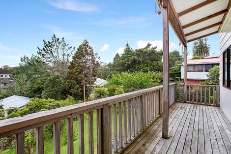 Photo of property in 96 Sunnyside Road, Sunnyvale, Auckland, 0612