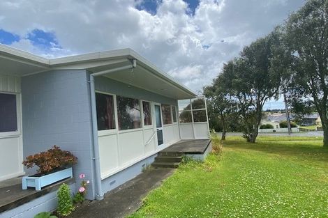 Photo of property in 18 Kent Street, Waiuku, 2123