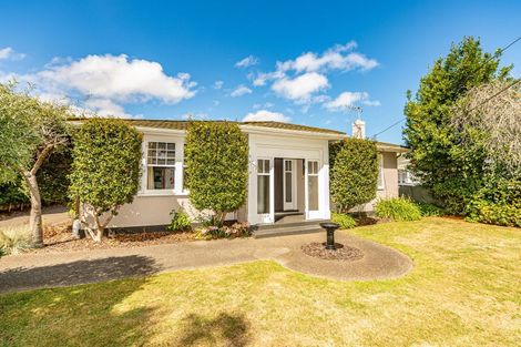 Photo of property in 17 Tarata Street, Saint Johns Hill, Whanganui, 4501