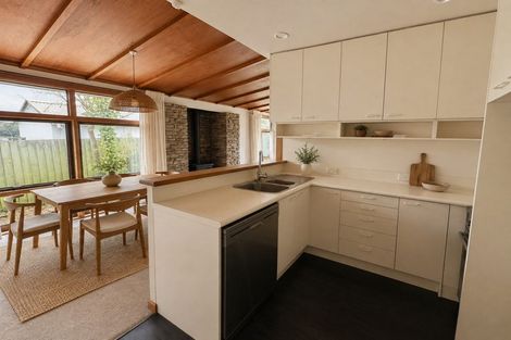 Photo of property in 4 Newbridge Place, Ilam, Christchurch, 8041