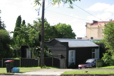 Photo of property in 2 Ahiriri Avenue, Avondale, Auckland, 0600