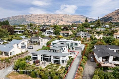 Photo of property in 15 Faulks Terrace, Wanaka, 9305