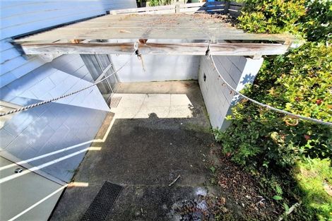 Photo of property in 28 Easton Park Parade, Glenfield, Auckland, 0629