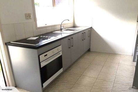 Photo of property in 2/17 Miramar Place, Pakuranga, Auckland, 2010