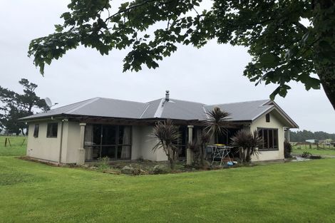 Photo of property in 420 Tararua Road, Levin, 5571