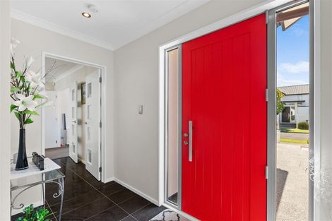 Photo of property in 6 Lakebridge Place, Parklands, Christchurch, 8083