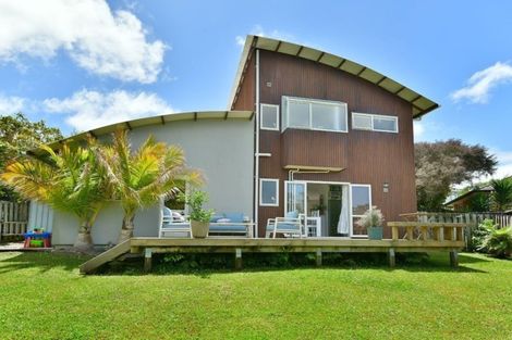 Photo of property in 2/18 Ellenbury Place, Stanmore Bay, Whangaparaoa, 0932