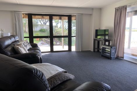 Photo of property in 8 Lawson Way, Weymouth, Auckland, 2103