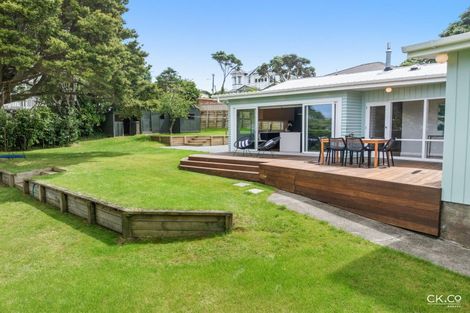 Photo of property in 34 Miromiro Road, Normandale, Lower Hutt, 5010